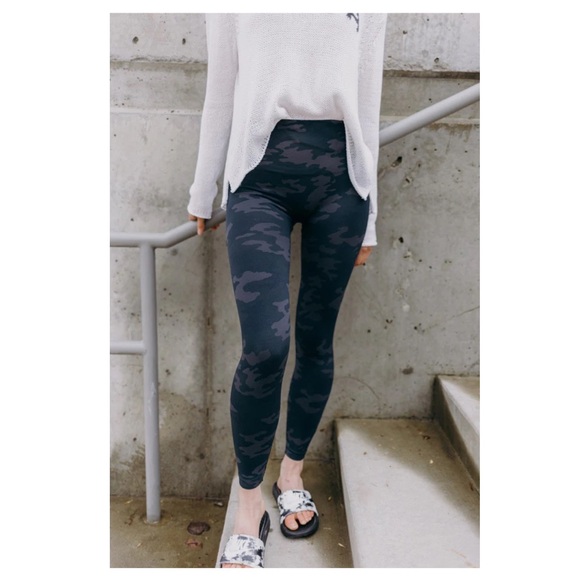 Spanx Look at Me Now Seamless High-Waisted Full Length Camo Leggings Sz S NEW - Picture 7 of 16